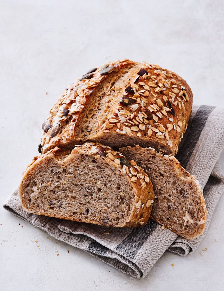 На фото хлеб 7 злаков (на закваске) из французской пекарни-бутика Brioche Paris в Минске.